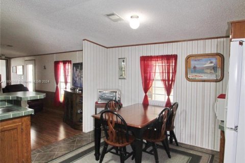 House in Okeechobee, Florida 2 bedrooms, 78.04 sq.m. № 1227169 - photo 5