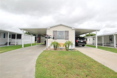 Villa ou maison à vendre à Okeechobee, Floride: 2 chambres, 78.04 m2 № 1227169 - photo 1