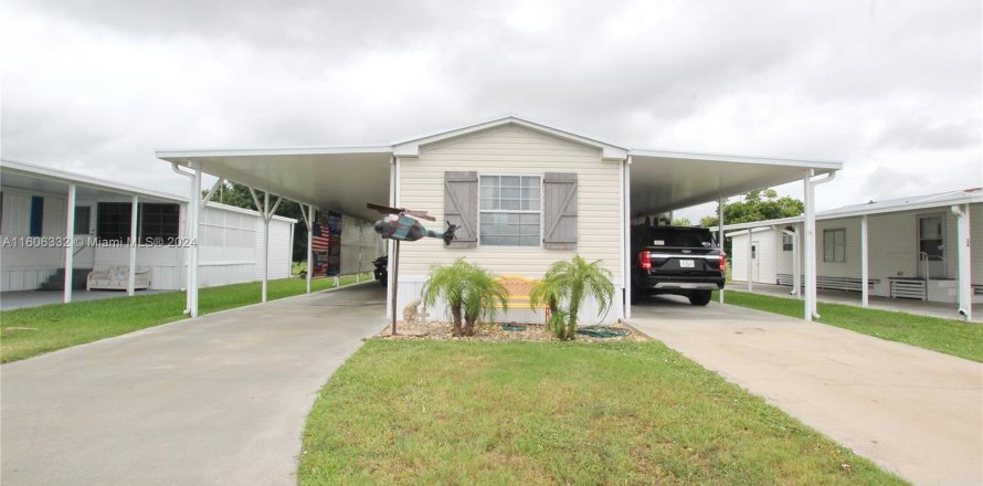 Casa en Okeechobee, Florida 2 dormitorios, 78.04 m2 № 1227169