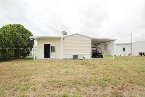 House in Okeechobee, Florida 2 bedrooms, 78.04 sq.m. № 1227169 - photo 4