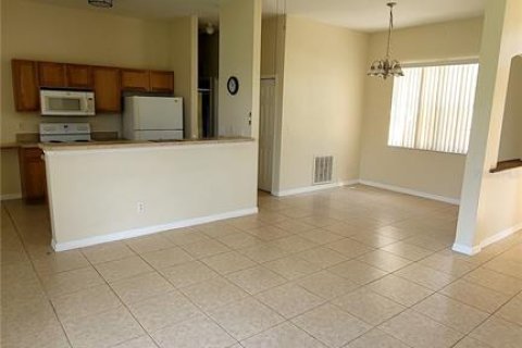 Villa ou maison à vendre à Kissimmee, Floride: 3 chambres, 126.72 m2 № 1370078 - photo 5