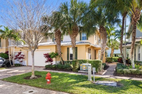 Townhouse in Palm Beach Gardens, Florida 3 bedrooms, 229.19 sq.m. № 1034014 - photo 15