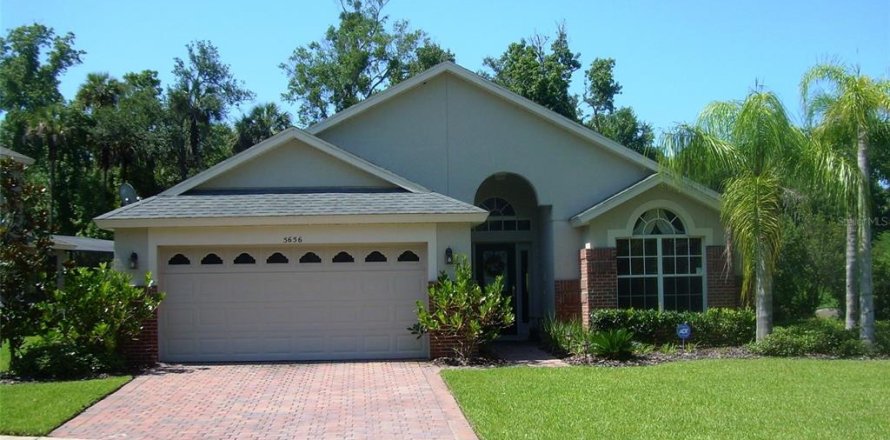 House in Sanford, Florida 3 bedrooms, 167.78 sq.m. № 1390950