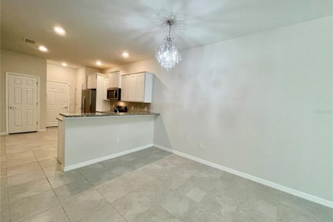 Townhouse in Tampa, Florida 2 bedrooms, 137.5 sq.m. № 1370137 - photo 4