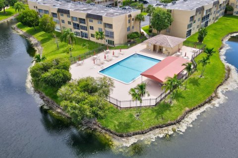 Copropriété à vendre à Tamarac, Floride: 1 chambre, 61.32 m2 № 1217179 - photo 4