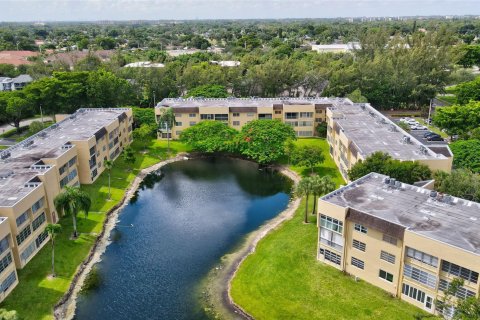 Condo in Tamarac, Florida, 1 bedroom  № 1217179 - photo 6