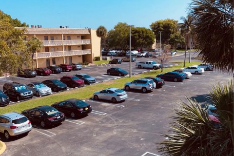 Condo in Tamarac, Florida, 1 bedroom  № 1217179 - photo 1