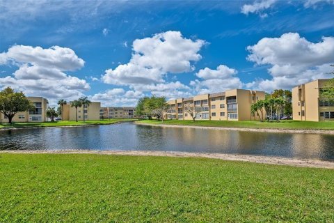 Copropriété à vendre à Tamarac, Floride: 1 chambre, 61.32 m2 № 1217179 - photo 3