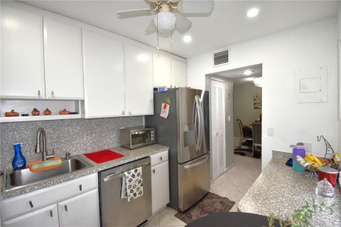 Condo in Lauderdale Lakes, Florida, 2 bedrooms  № 1217134 - photo 3