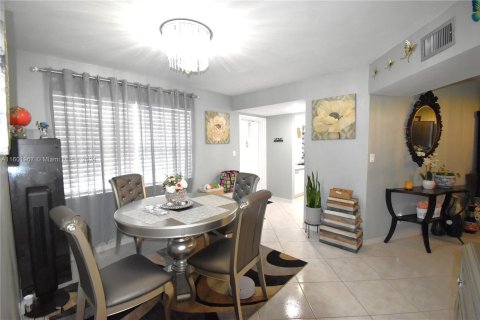 Condo in Lauderdale Lakes, Florida, 2 bedrooms  № 1217134 - photo 7