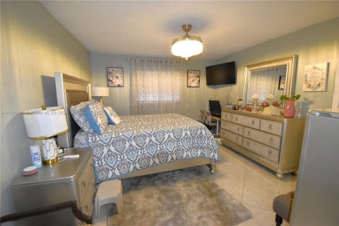 Condo in Lauderdale Lakes, Florida, 2 bedrooms  № 1217134 - photo 9