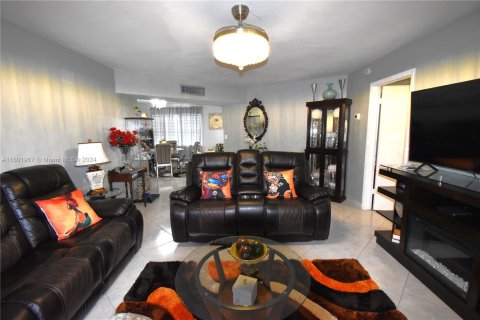 Condo in Lauderdale Lakes, Florida, 2 bedrooms  № 1217134 - photo 6