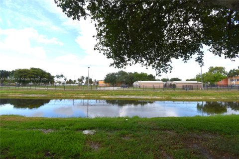 Condo in Lauderdale Lakes, Florida, 2 bedrooms  № 1217134 - photo 16