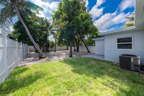 House in Fort Lauderdale, Florida 4 bedrooms, 144.56 sq.m. № 1217180 - photo 3