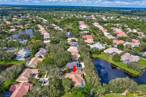 House in Jupiter, Florida 3 bedrooms, 178 sq.m. № 1209889 - photo 25