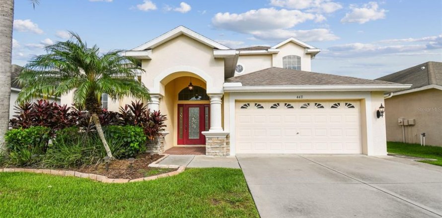 House in Wesley Chapel, Florida 4 bedrooms, 275.27 sq.m. № 1371805