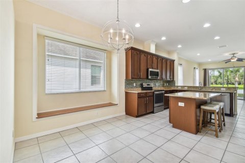 House in Wesley Chapel, Florida 4 bedrooms, 275.27 sq.m. № 1371805 - photo 11