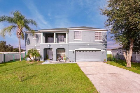 House in Kissimmee, Florida 5 bedrooms, 235.04 sq.m. № 1371883 - photo 1