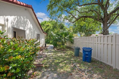 House in Coral Springs, Florida 4 bedrooms, 198.53 sq.m. № 1098305 - photo 27