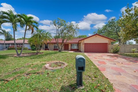 House in Coral Springs, Florida 4 bedrooms, 198.53 sq.m. № 1098305 - photo 25