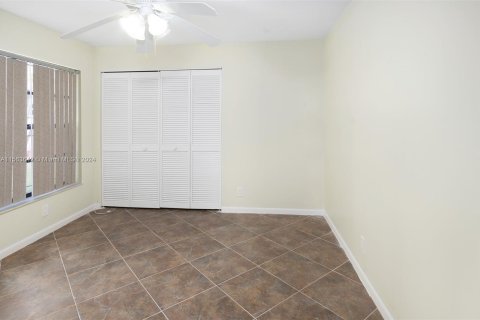 House in Coral Springs, Florida 4 bedrooms, 198.53 sq.m. № 1098305 - photo 13