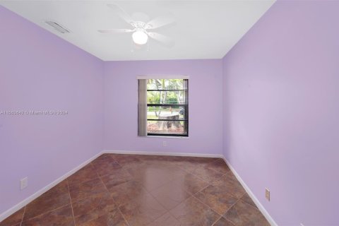 House in Coral Springs, Florida 4 bedrooms, 198.53 sq.m. № 1098305 - photo 16