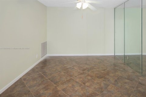 House in Coral Springs, Florida 4 bedrooms, 198.53 sq.m. № 1098305 - photo 21