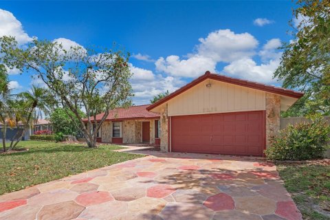 House in Coral Springs, Florida 4 bedrooms, 198.53 sq.m. № 1098305 - photo 24