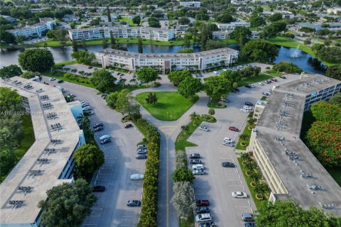 Condo in Deerfield Beach, Florida, 2 bedrooms  № 1241678 - photo 12