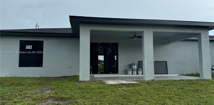 Villa ou maison à Lehigh Acres, Floride 3 chambres, 133.13 m2 № 1241725