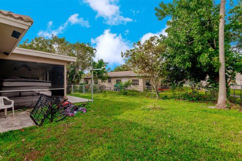Immobilier commercial à vendre à Coral Springs, Floride: 223.34 m2 № 1026761 - photo 2
