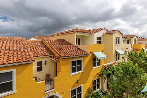 Townhouse in Pembroke Pines, Florida 4 bedrooms, 217.21 sq.m. № 1075575 - photo 27