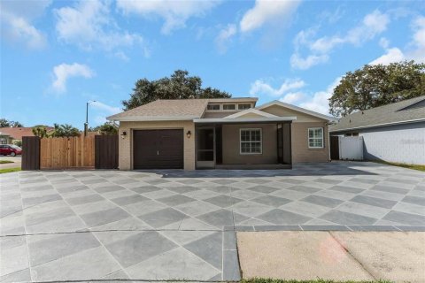 House in Tampa, Florida 4 bedrooms, 158.77 sq.m. № 1405821 - photo 2