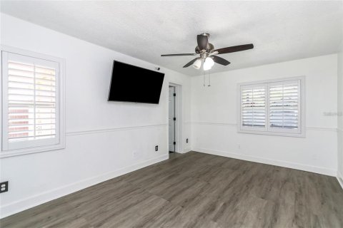 Casa en venta en Tampa, Florida, 4 dormitorios, 158.77 m2 № 1405821 - foto 8