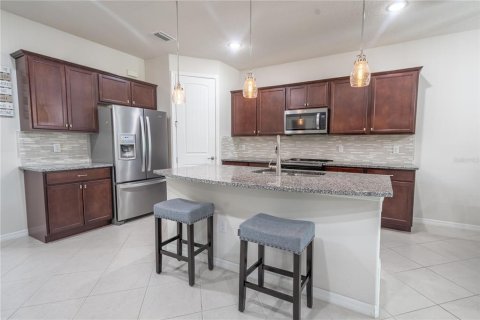 House in Tampa, Florida 4 bedrooms, 254.74 sq.m. № 1338119 - photo 6