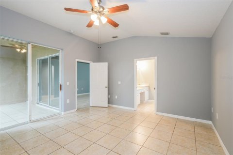 House in Land O' Lakes, Florida 4 bedrooms, 193.24 sq.m. № 1339171 - photo 2