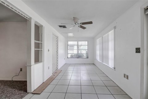 Condominio en venta en New Port Richey, Florida, 2 dormitorios, 100.33 m2 № 1342905 - foto 11