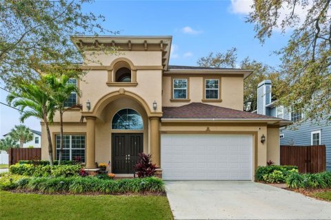 House in Tampa, Florida 5 bedrooms, 323.67 sq.m. № 1020891 - photo 1