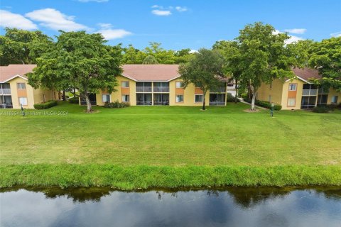 Copropriété à vendre à Coral Springs, Floride: 2 chambres, 96.99 m2 № 1293860 - photo 27