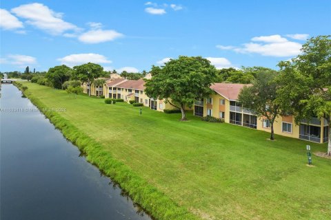 Copropriété à vendre à Coral Springs, Floride: 2 chambres, 96.99 m2 № 1293860 - photo 29