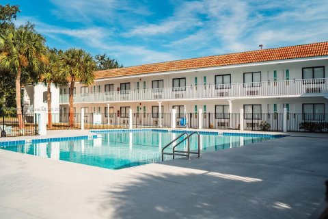 Hotel en venta en Kissimmee, Florida, 1 dormitorio № 1293821 - foto 1