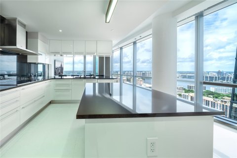 Condo in Sunny Isles Beach, Florida, 4 bedrooms  № 1293773 - photo 12