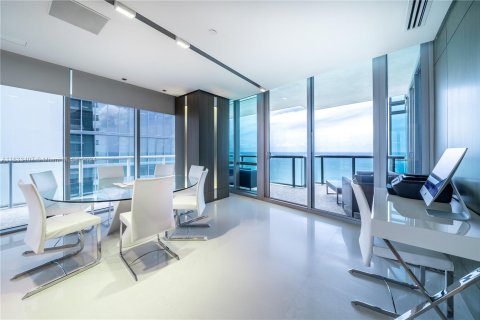 Condo in Sunny Isles Beach, Florida, 4 bedrooms  № 1293773 - photo 6