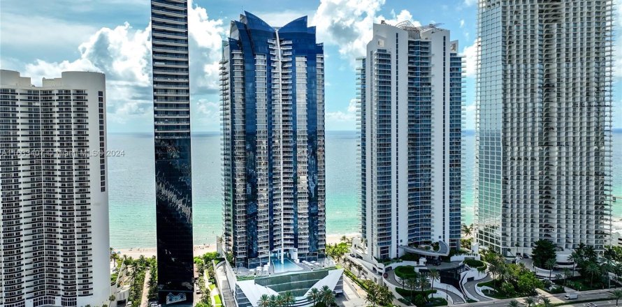 Condo in Sunny Isles Beach, Florida, 4 bedrooms  № 1293773