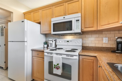 Condo in Hollywood, Florida, 1 bedroom  № 1072643 - photo 8