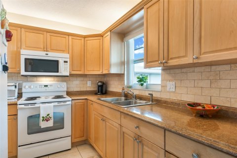 Condo in Hollywood, Florida, 1 bedroom  № 1072643 - photo 9