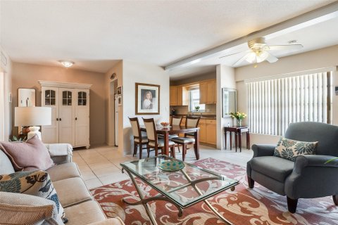 Condo in Hollywood, Florida, 1 bedroom  № 1072643 - photo 10