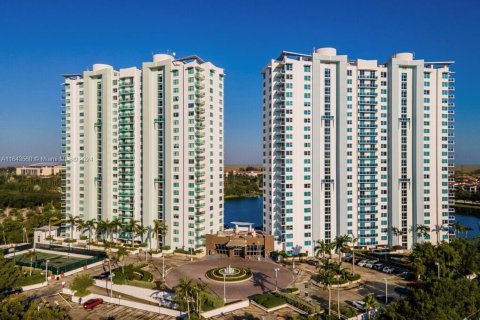 Condominio en venta en Sunrise, Florida, 3 dormitorios, 118.08 m2 № 1325362 - foto 1