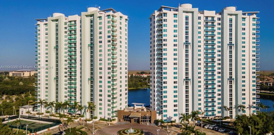 Condominio en Sunrise, Florida, 3 dormitorios  № 1325362