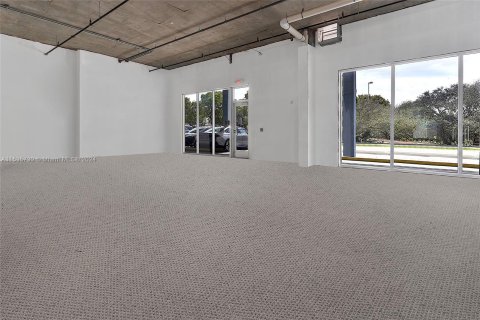 Commercial property in Doral, Florida № 1028854 - photo 3